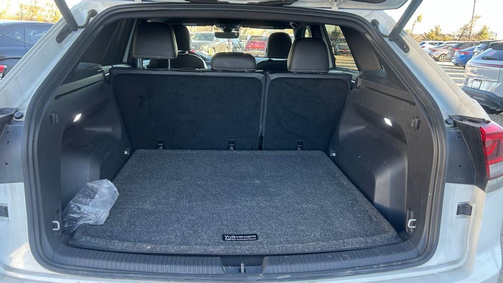 Used 2024 Volkswagen Atlas Cross Sport SE image 28
