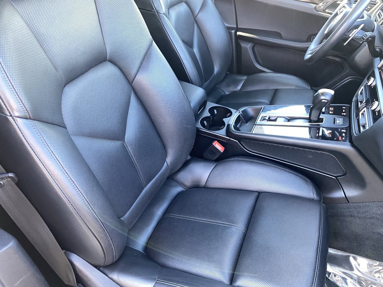 Used 2024 Porsche Macan AWD/4WD image 11