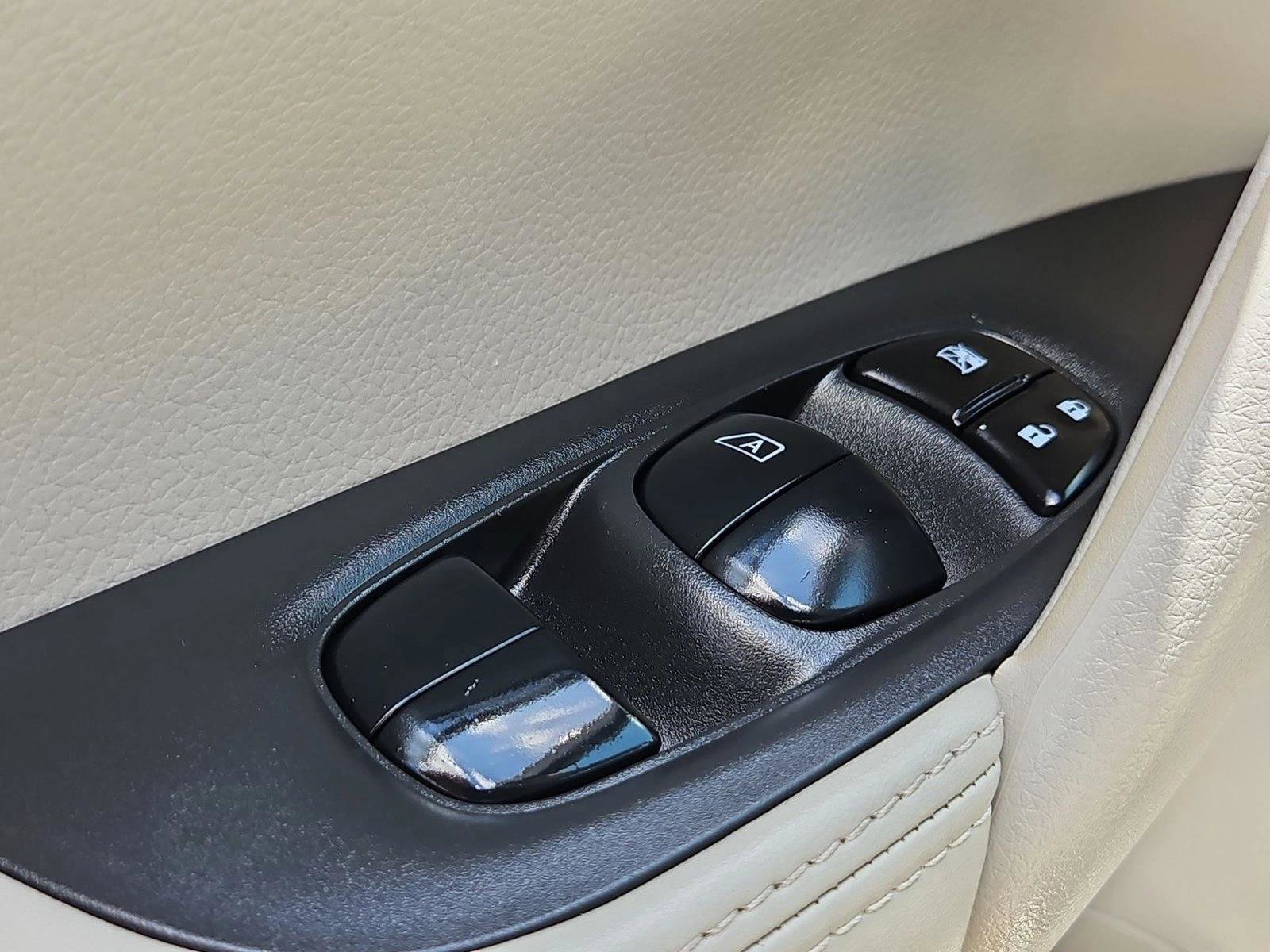Used 2022 Nissan Rogue Sport SV w/ Technology Package FWD image 15