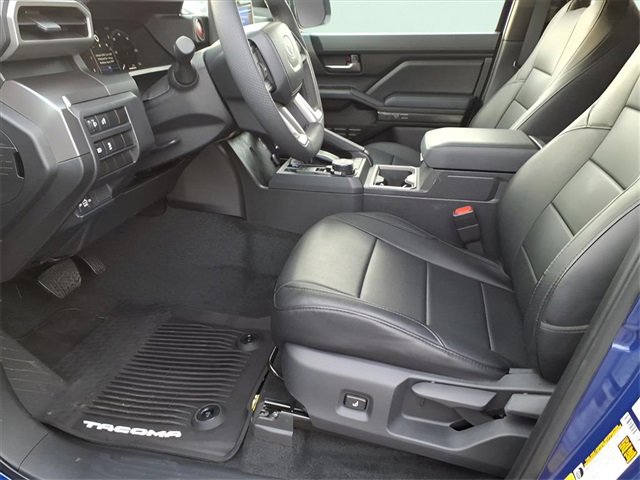 Used 2025 Toyota Tacoma SR5 image 12