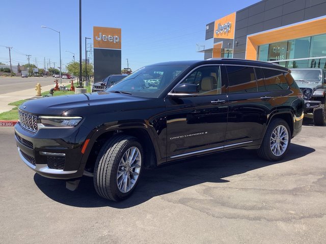 Used 2022 Jeep Grand Cherokee L Summit w/ Advanced Protech Group IV image 5