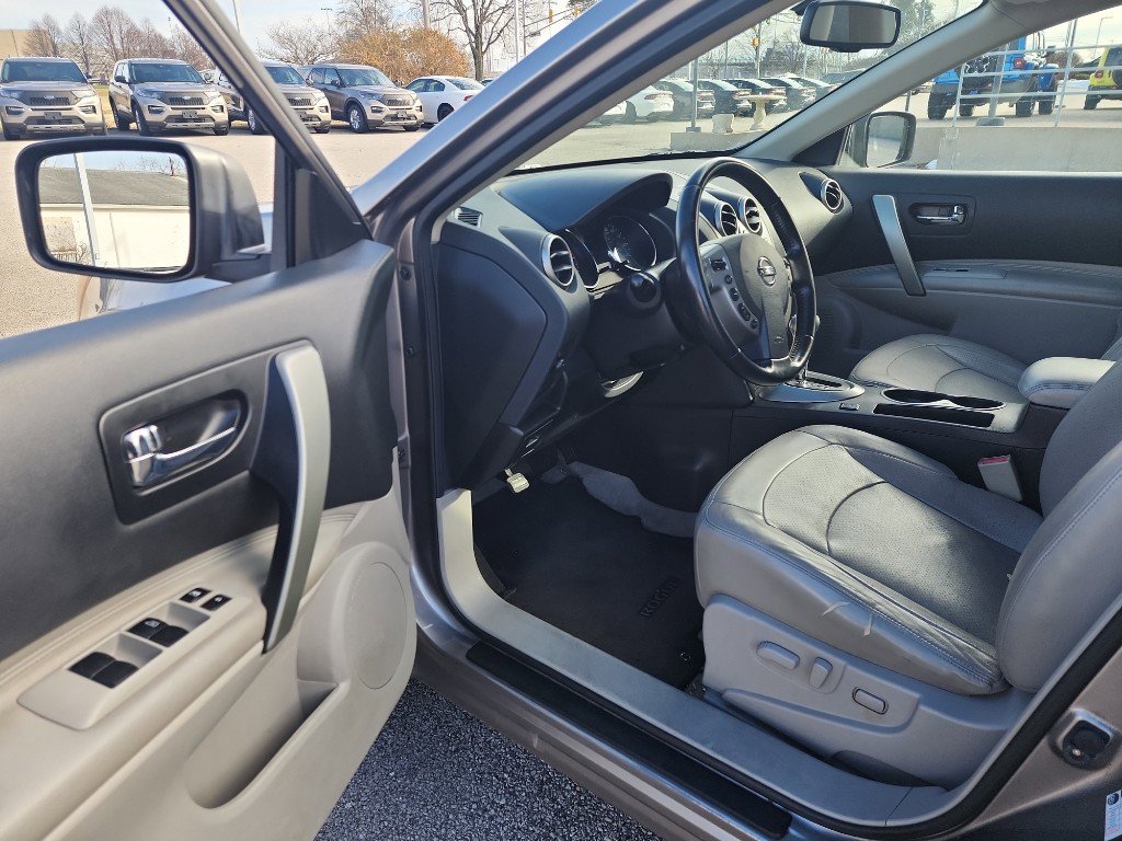 Used 2011 Nissan Rogue SV w/ SL Pkg image 11
