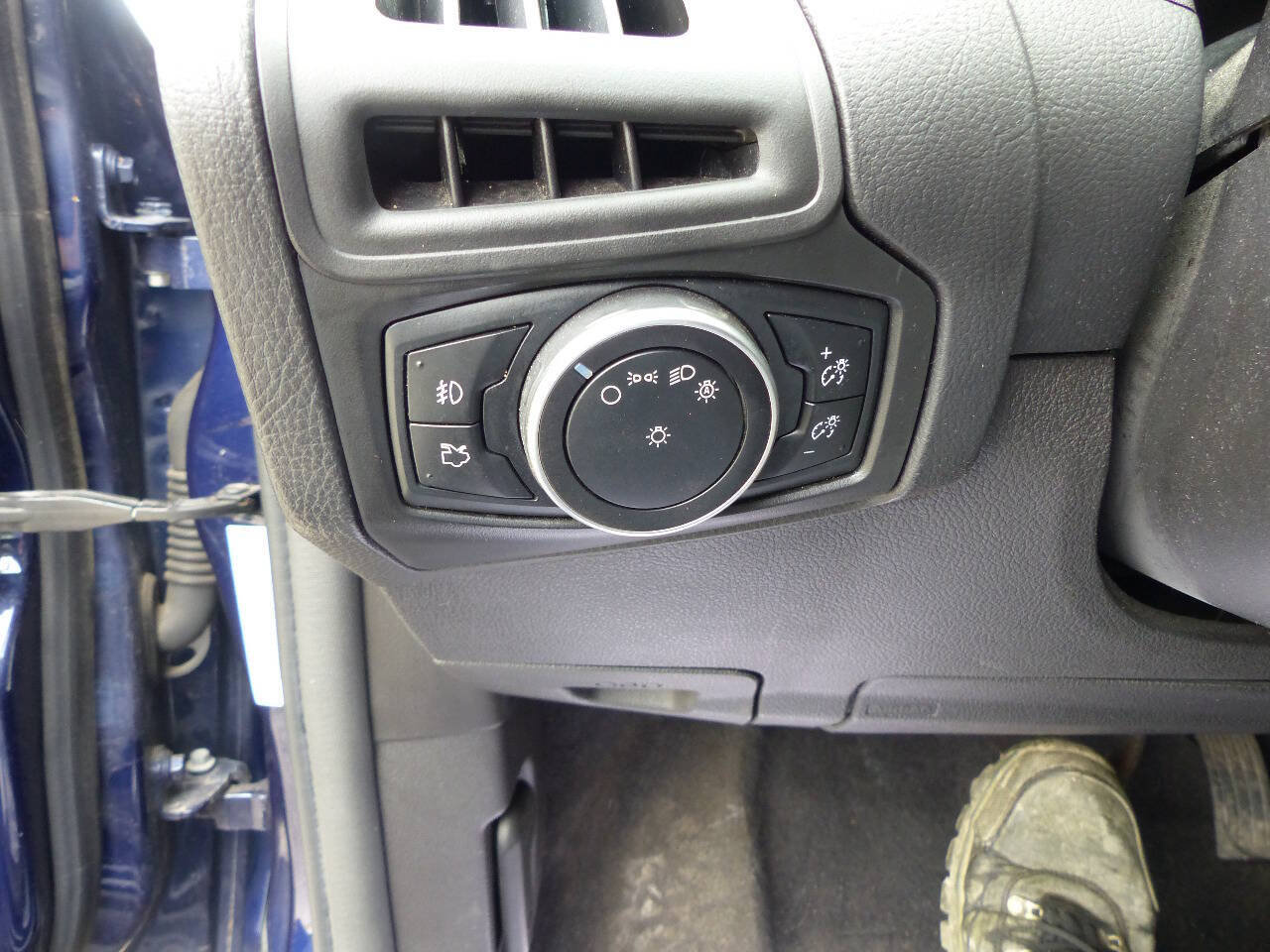 Used 2017 Ford Focus SEL FWD image 23