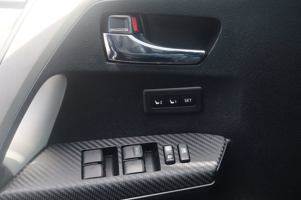 Used 2015 Toyota RAV4 Limited image 32