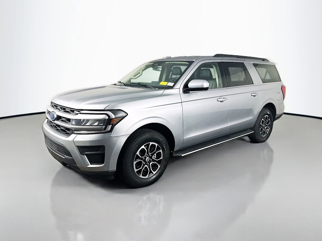 Used 2023 Ford Expedition Max XLT image 3