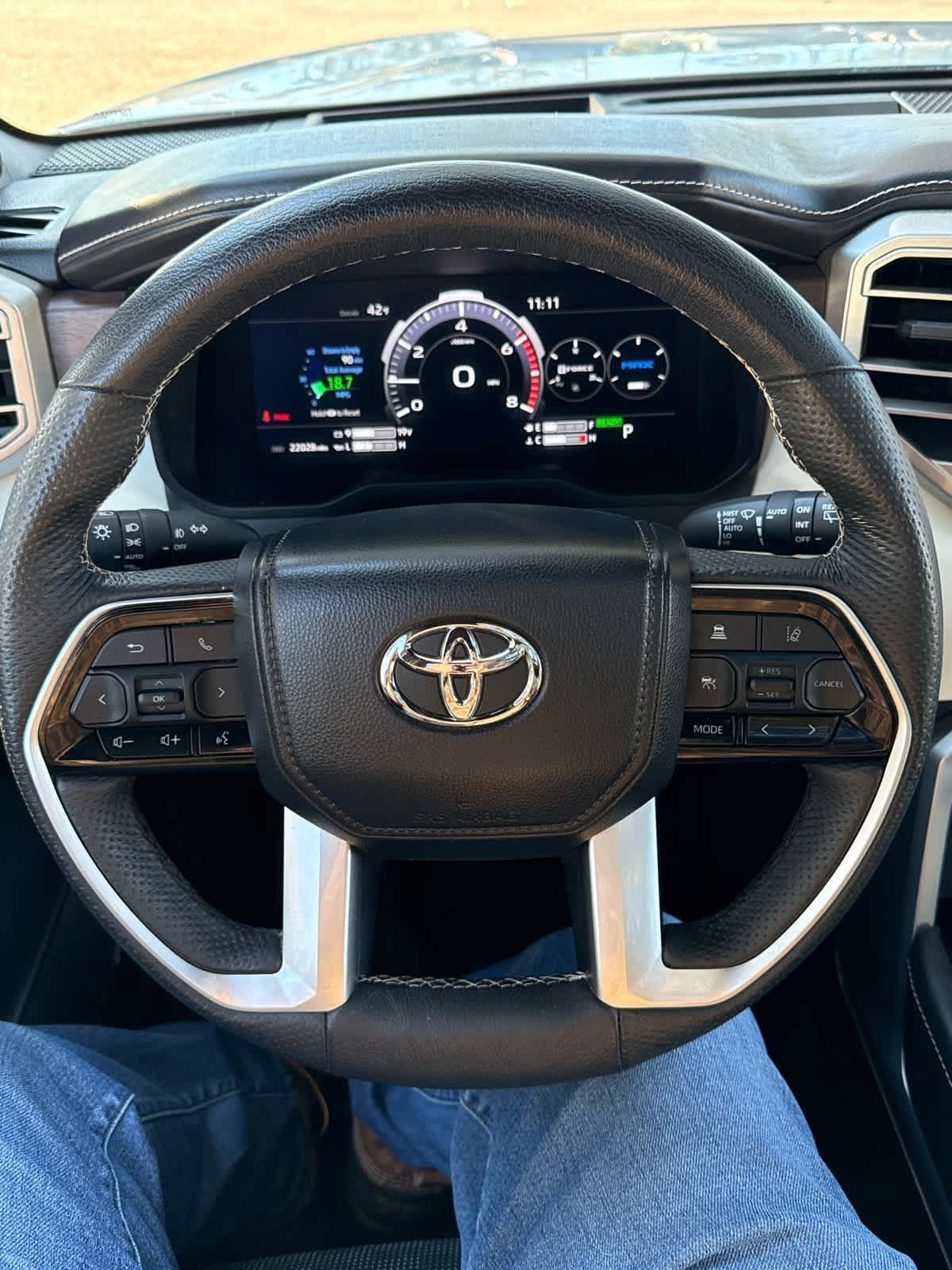 Used 2025 Toyota Sequoia Capstone image 31