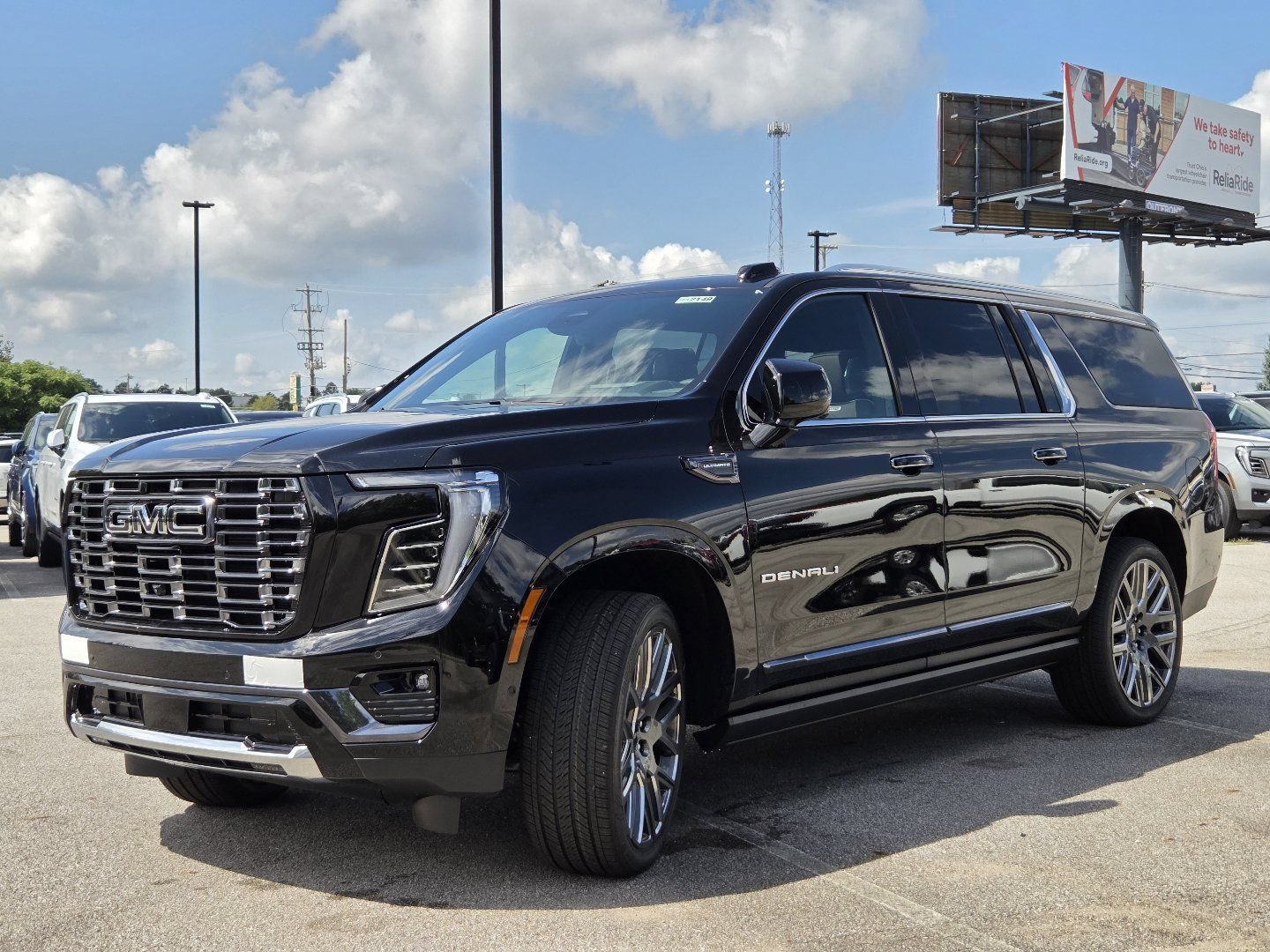 New 2026 GMC Yukon XL Denali Ultimate w/ LPO, Floor Liner Package AWD/4WD image 16