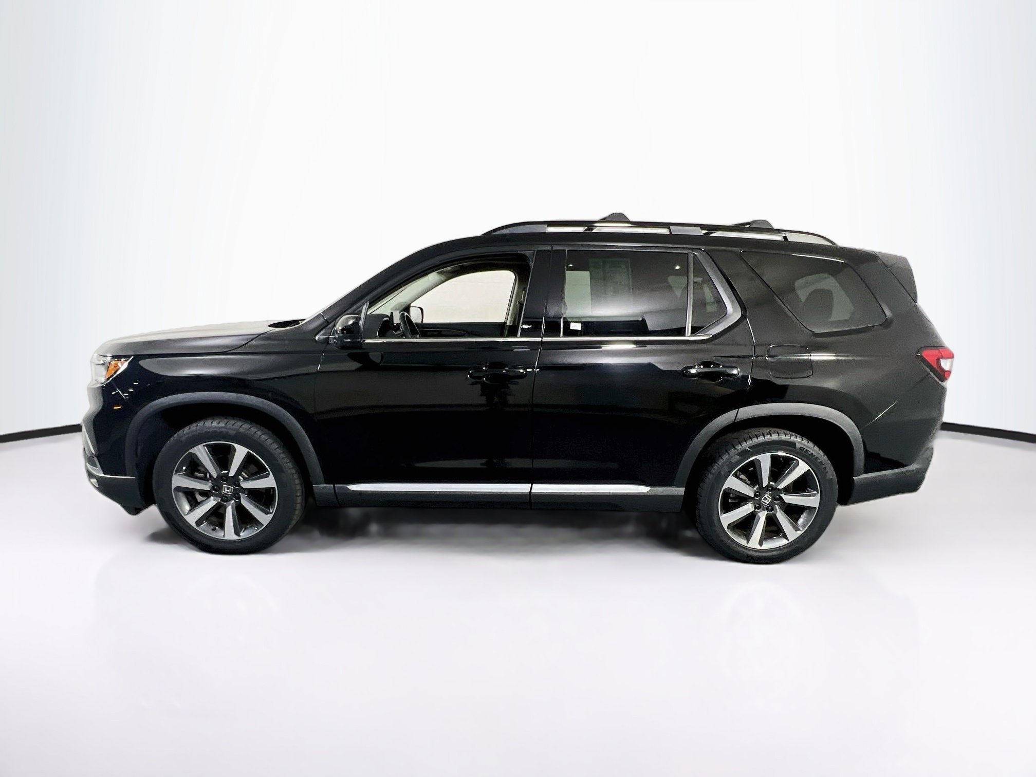 Used 2023 Honda Pilot Touring image 8