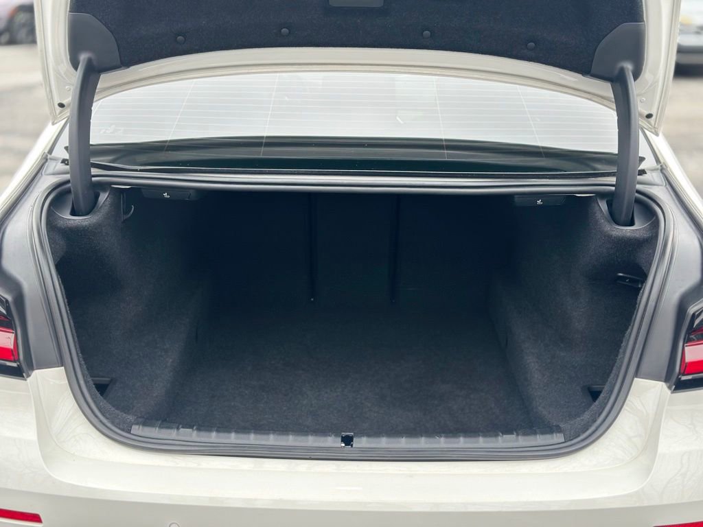 Used 2023 BMW 530i xDrive w/ Premium Package image 6