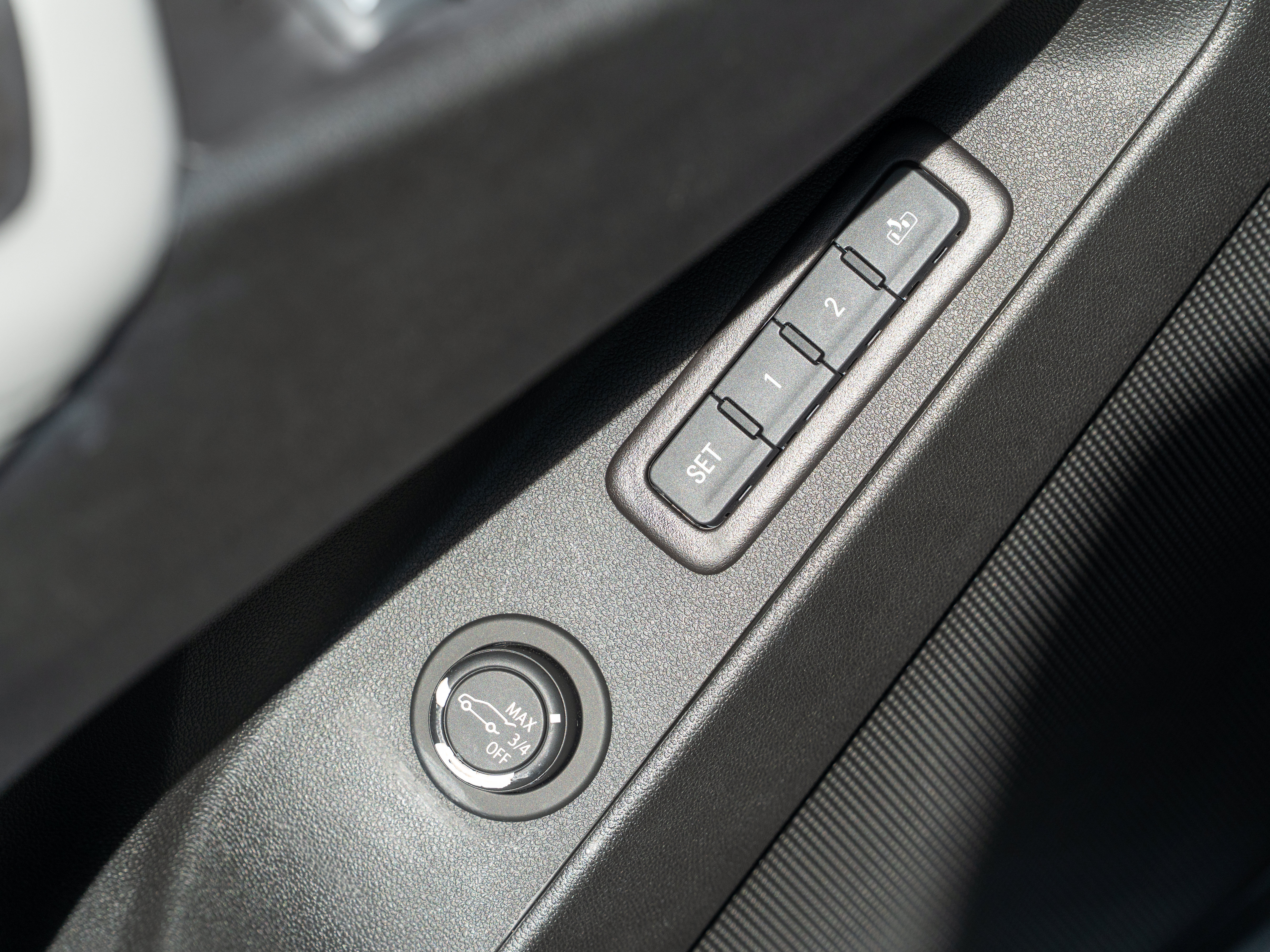 Used 2020 Chevrolet Equinox Premier FWD image 16
