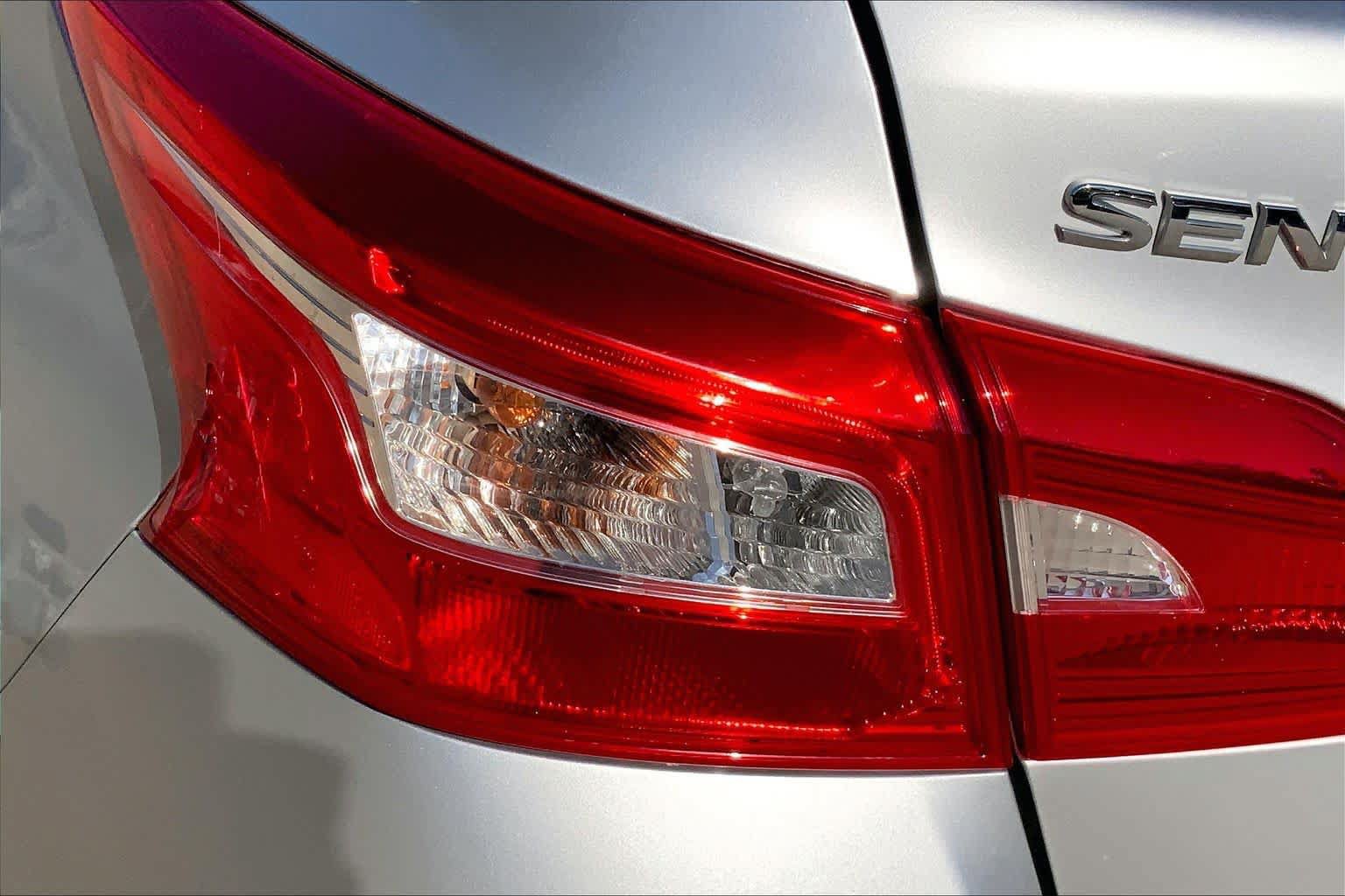 Used 2016 Nissan Sentra SV FWD image 28