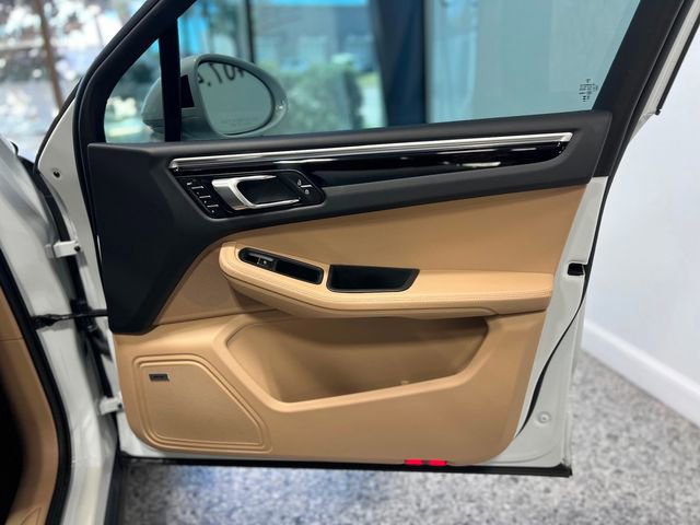 Used 2023 Porsche Macan Base image 35