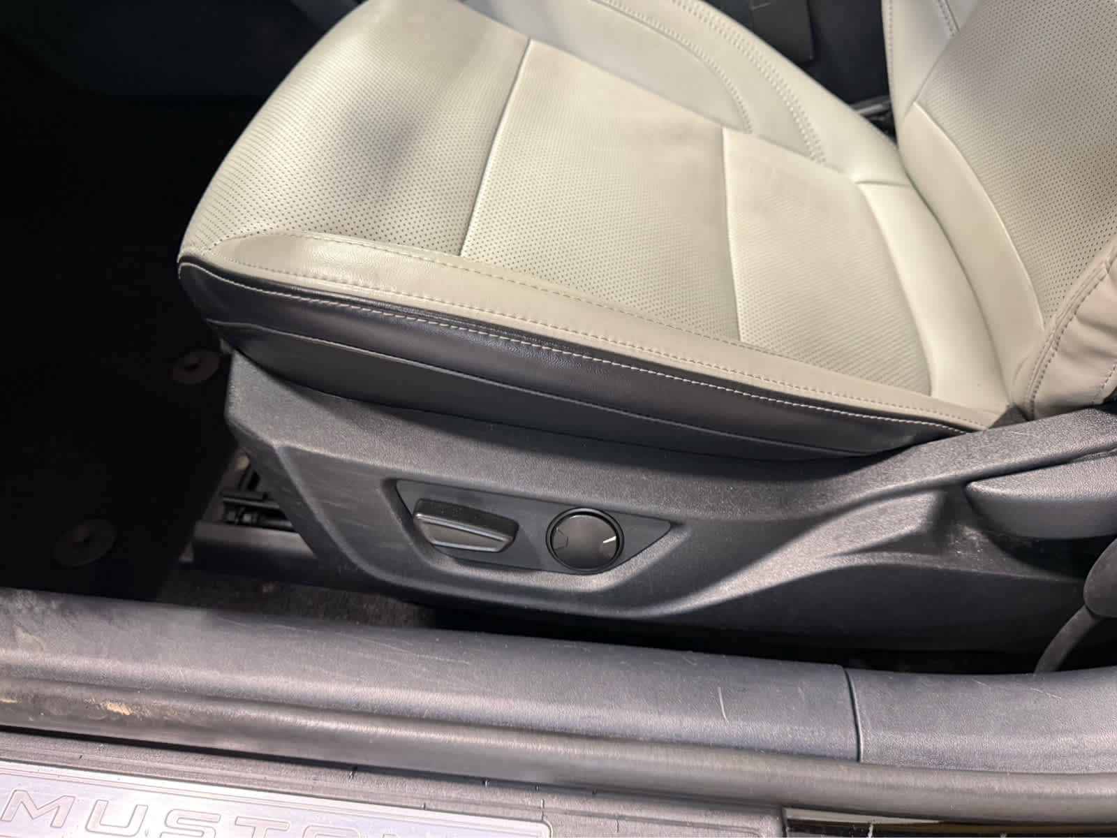 Used 2024 Ford Mustang Premium image 8