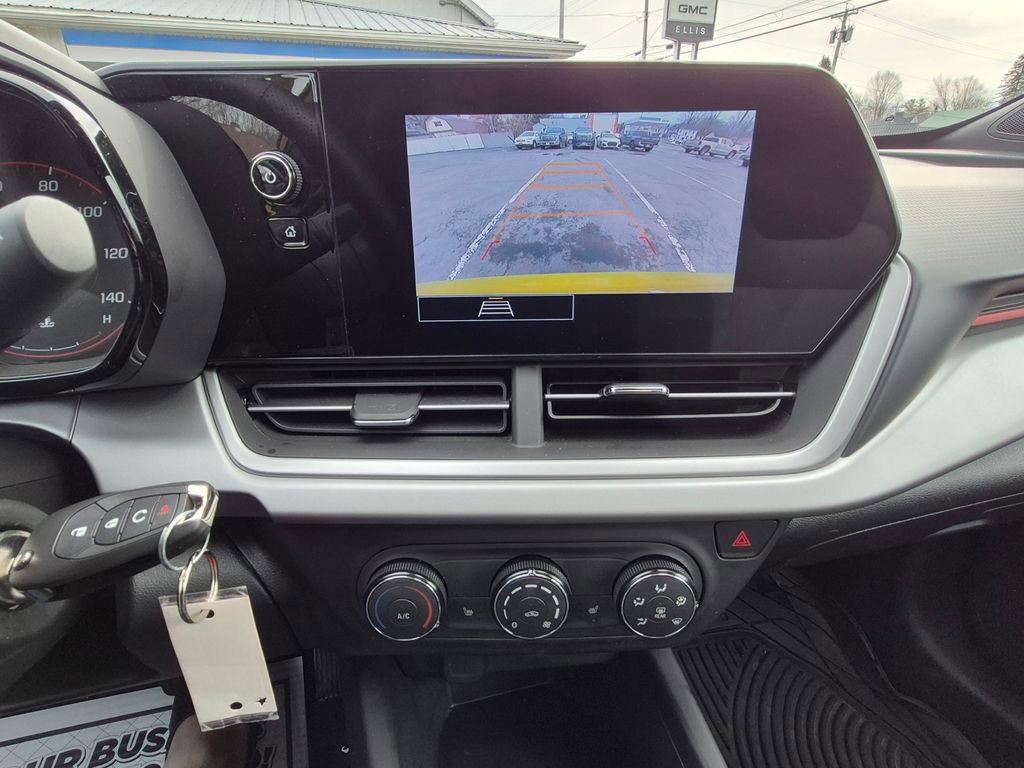 Used 2024 Chevrolet Trax RS w/ Sunroof Package image 15