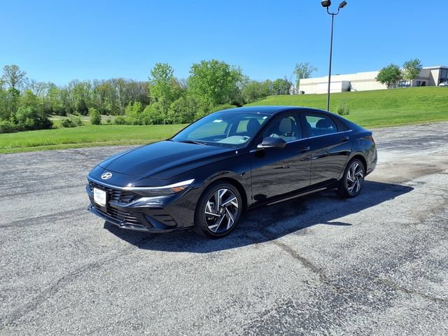 Used 2025 Hyundai Elantra SEL FWD image 34