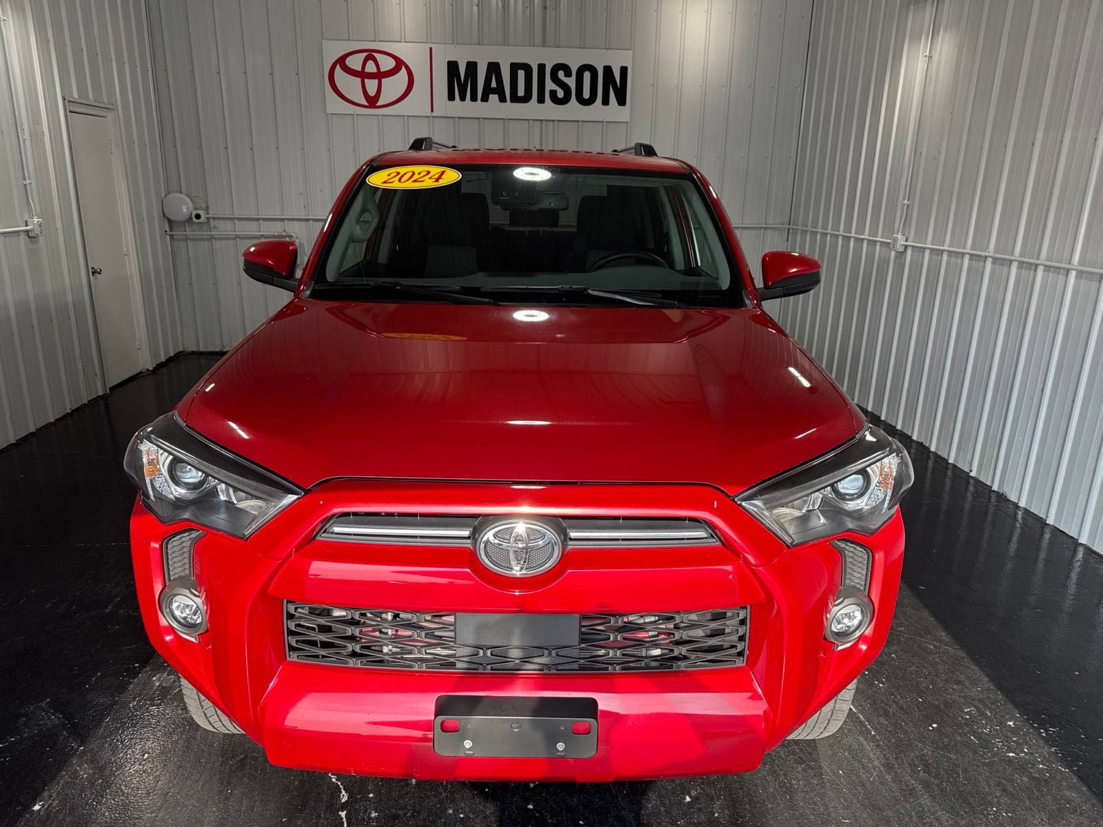 Used 2024 Toyota 4Runner SR5 AWD/4WD image 5