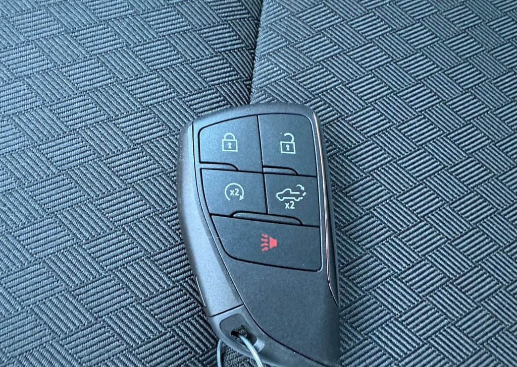 Used 2024 Chevrolet Silverado 1500 LT image 8