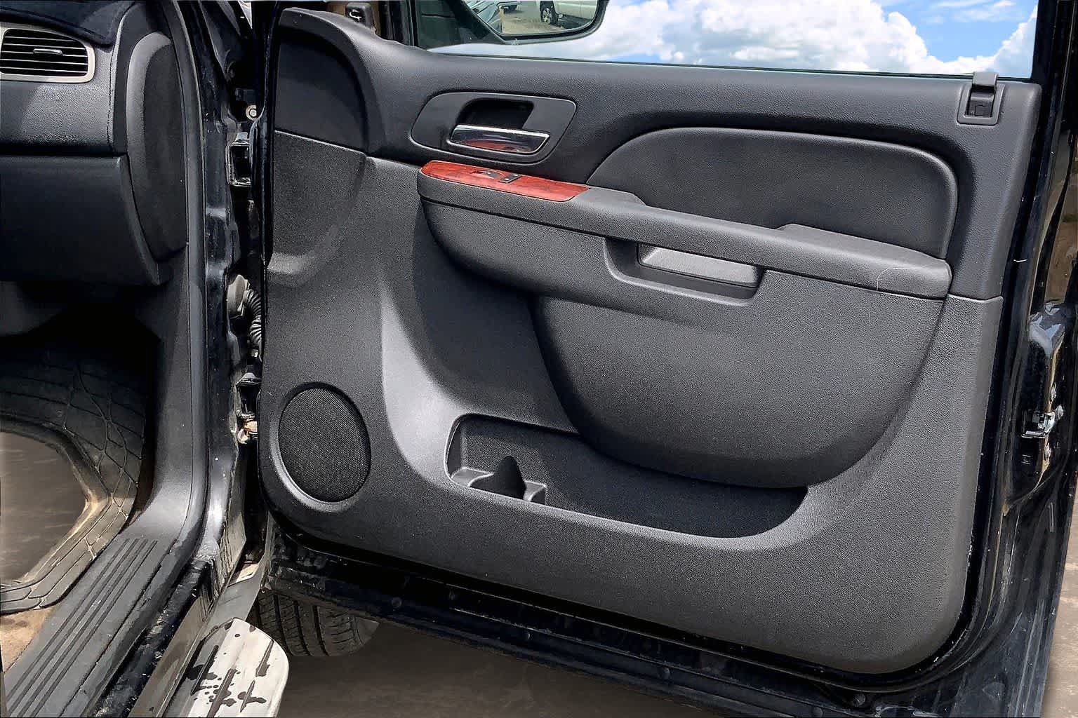 Used 2010 Chevrolet Avalanche LT RWD image 28