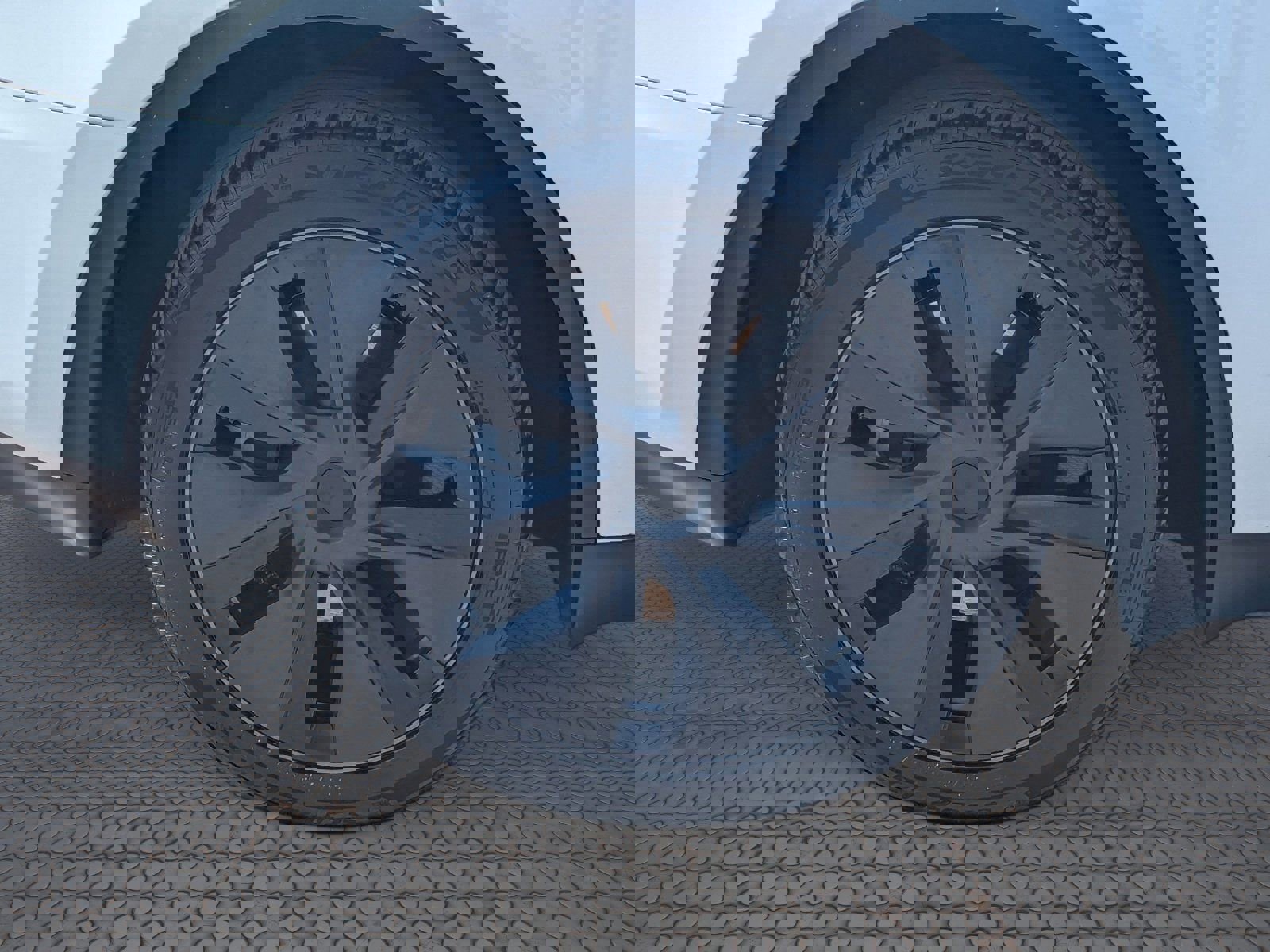 Used 2025 Tesla Model Y Long Range image 10