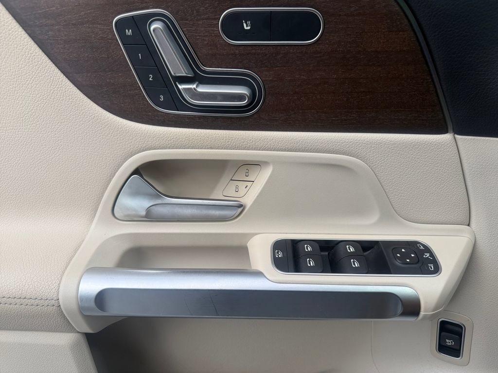 Used 2023 Mercedes-Benz GLB 250 w/ Premium Package image 26