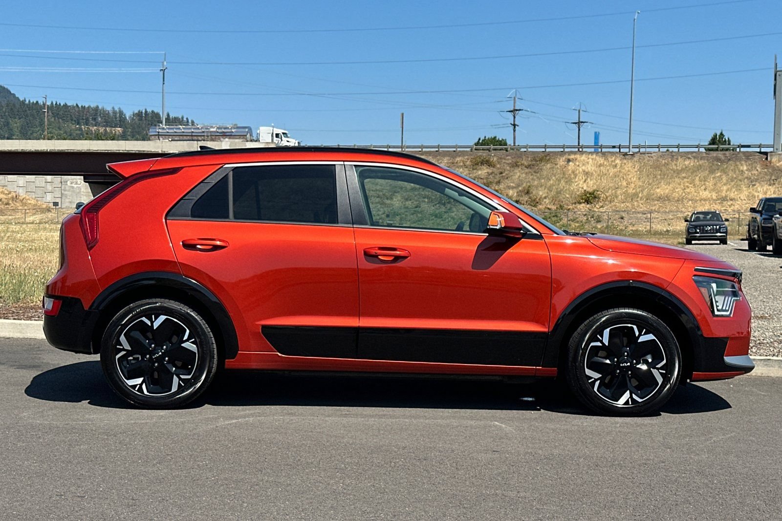 Used 2023 Kia Niro Wind w/ Wind Preserve Package FWD image 2