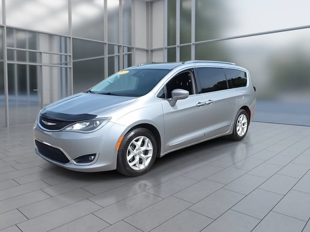 Used 2018 Chrysler Pacifica Touring-L Plus FWD image 4