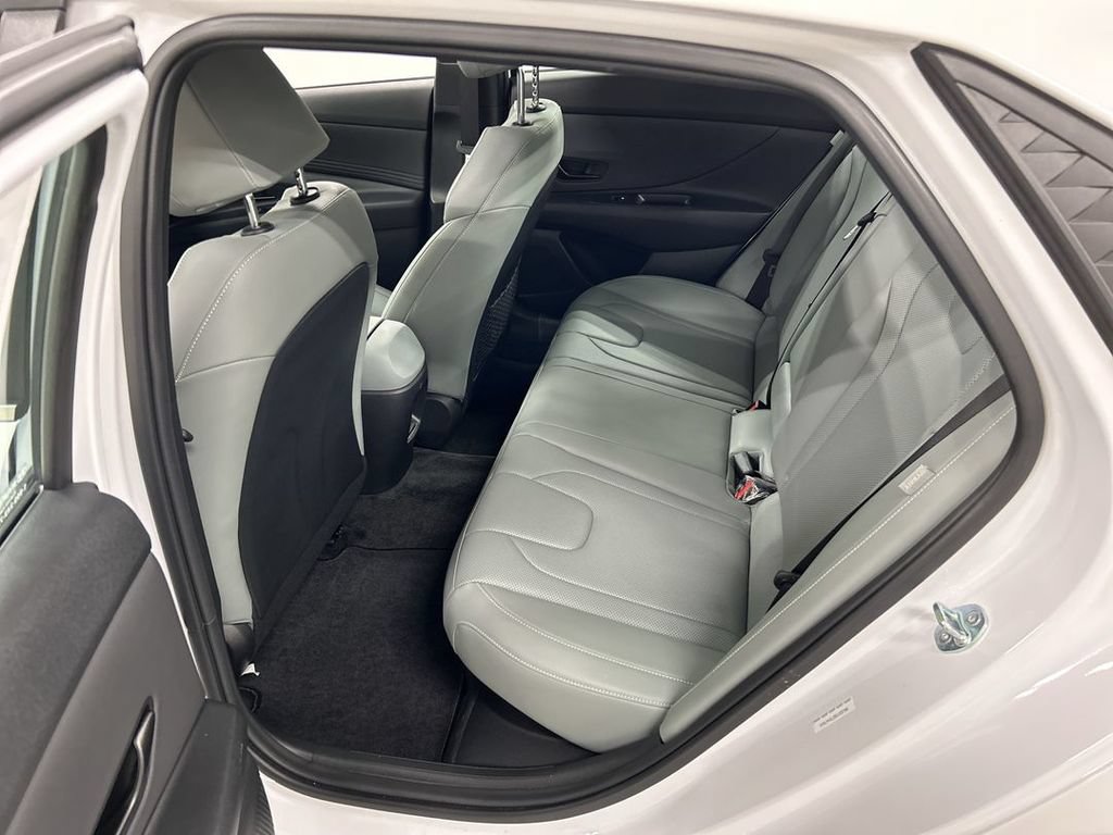 Used 2025 Hyundai Elantra Limited FWD image 21