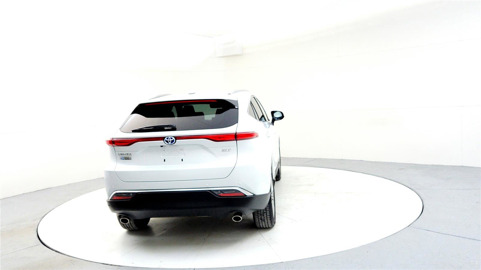 Used 2024 Toyota Venza XLE image 5