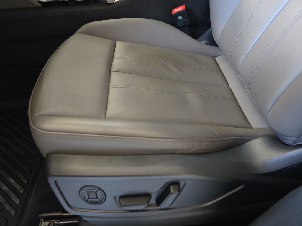 Used 2025 Audi Q5 Premium w/ Convenience Package AWD/4WD image 32