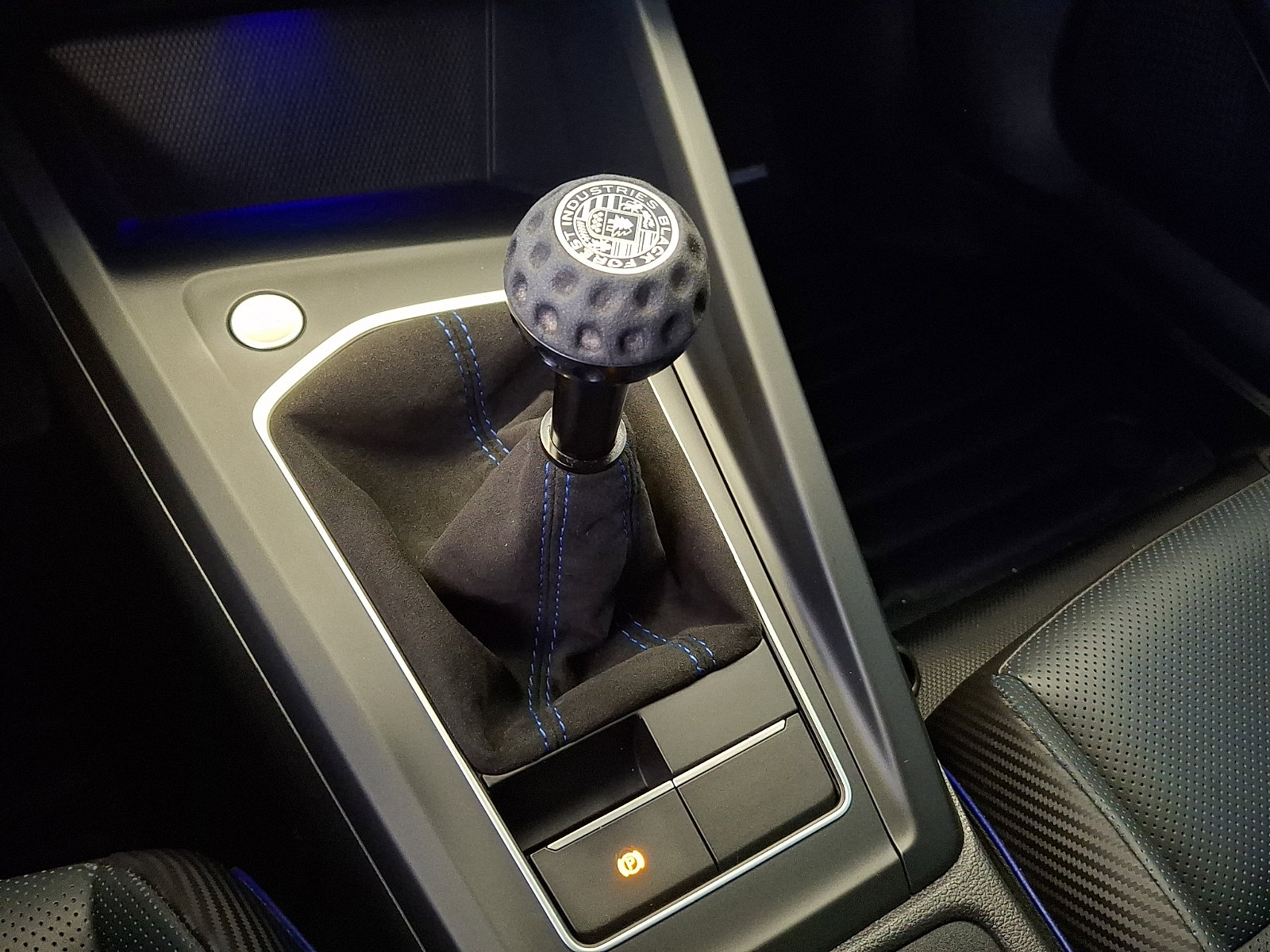 Used 2022 Volkswagen Golf R image 12