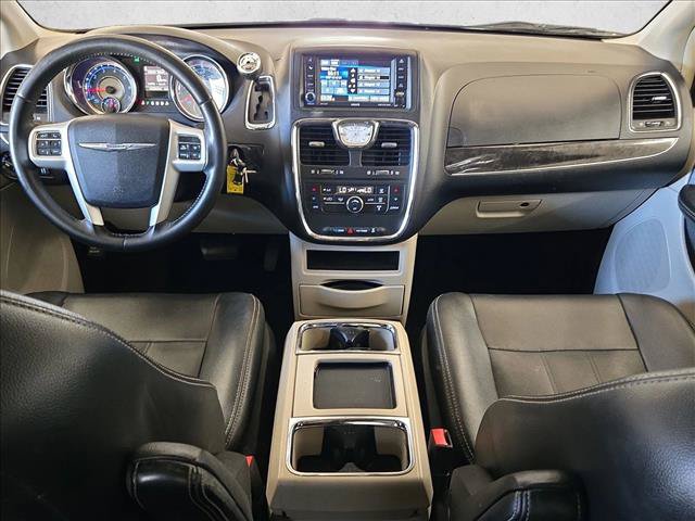 Used 2016 Chrysler Town & Country Touring FWD image 16