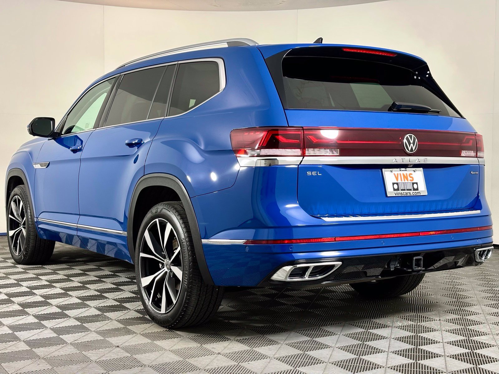 Used 2025 Volkswagen Atlas SEL Premium R-Line AWD/4WD image 34
