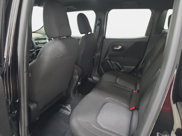 Used 2021 Jeep Renegade Latitude AWD/4WD image 12