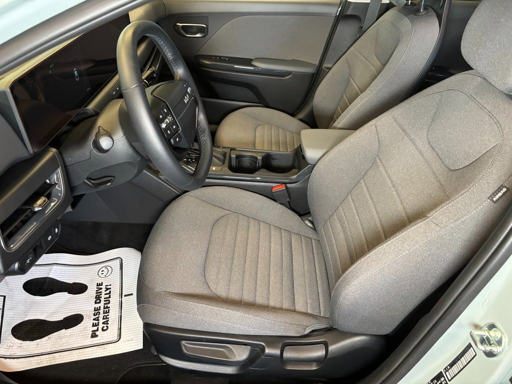 Used 2025 Kia K4 EX image 21