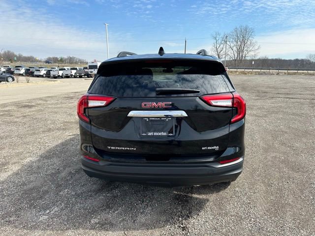Used 2023 GMC Terrain SLE w/ Driver Convenience Package image 4
