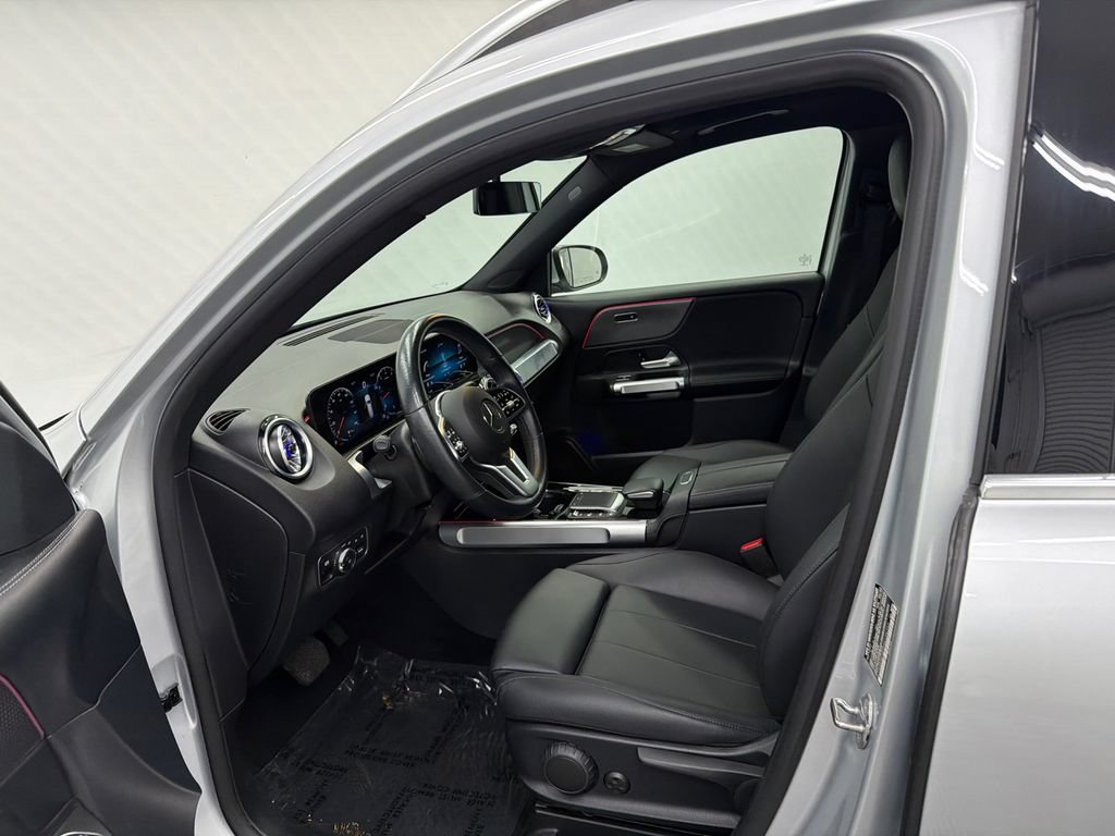 Used 2022 Mercedes-Benz GLB 250 w/ Premium Package Lite image 9