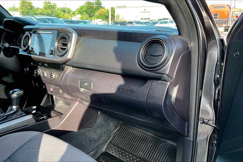 Used 2016 Toyota Tacoma TRD Sport w/ Towing Package RWD image 19