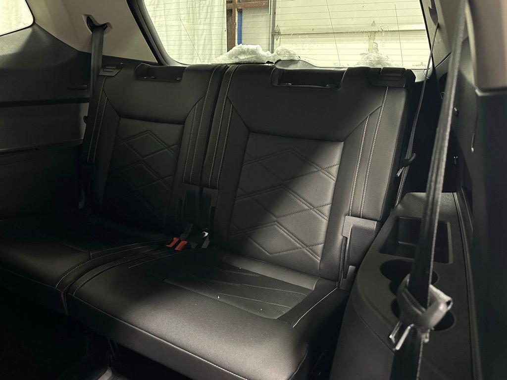 Used 2025 Volkswagen Atlas SE image 50