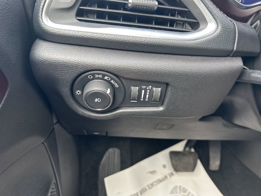 Used 2019 Chrysler Pacifica Limited image 33