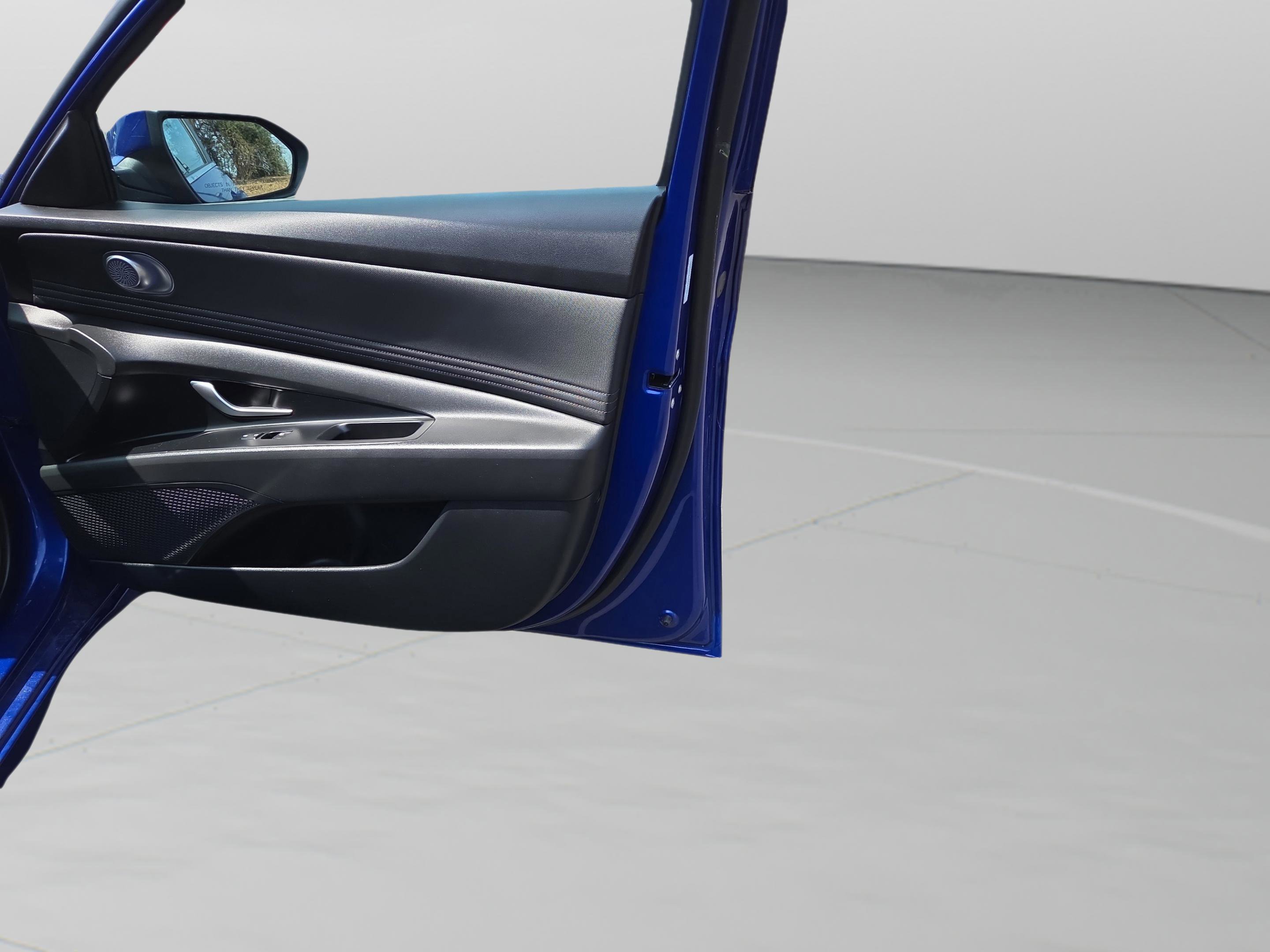 Used 2025 Hyundai Elantra SEL image 38