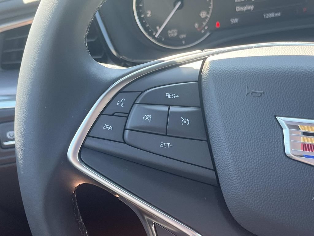 New 2026 Cadillac XT5 Luxury w/ LPO, ONYX Package FWD image 32