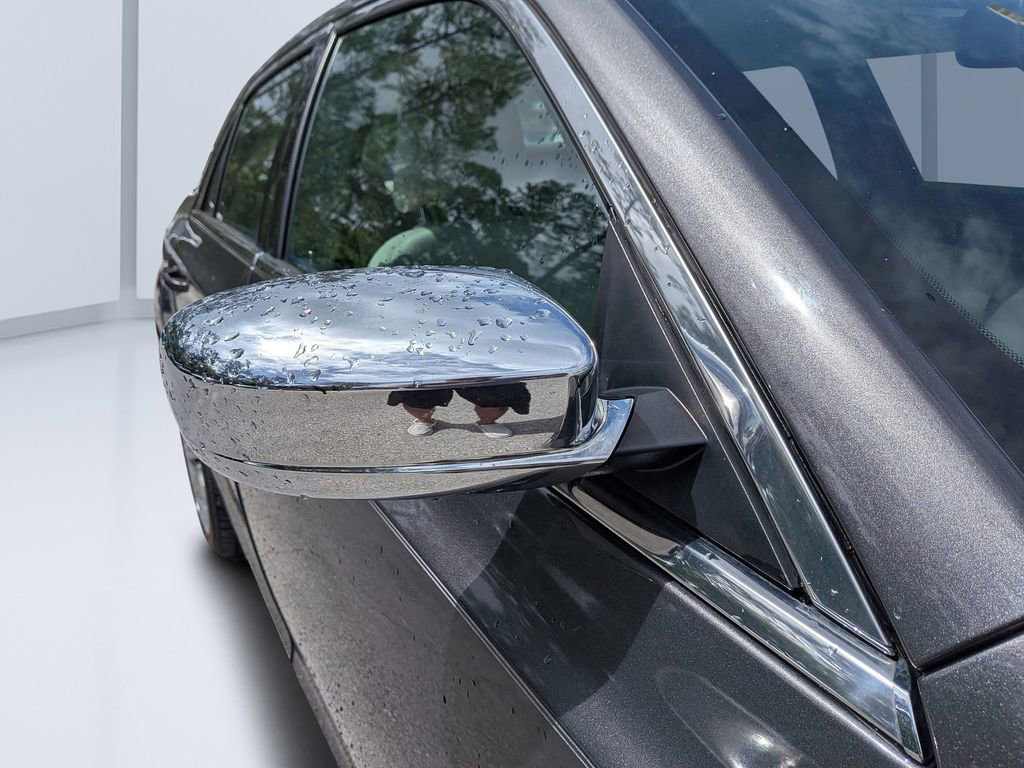 Used 2018 Chrysler 300 Touring w/ Chrome Appearance Package RWD image 11