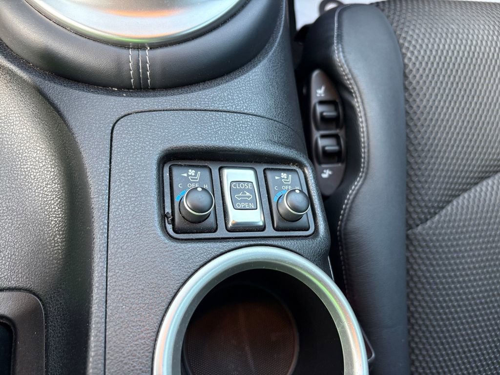Used 2016 Nissan 370Z Touring image 30