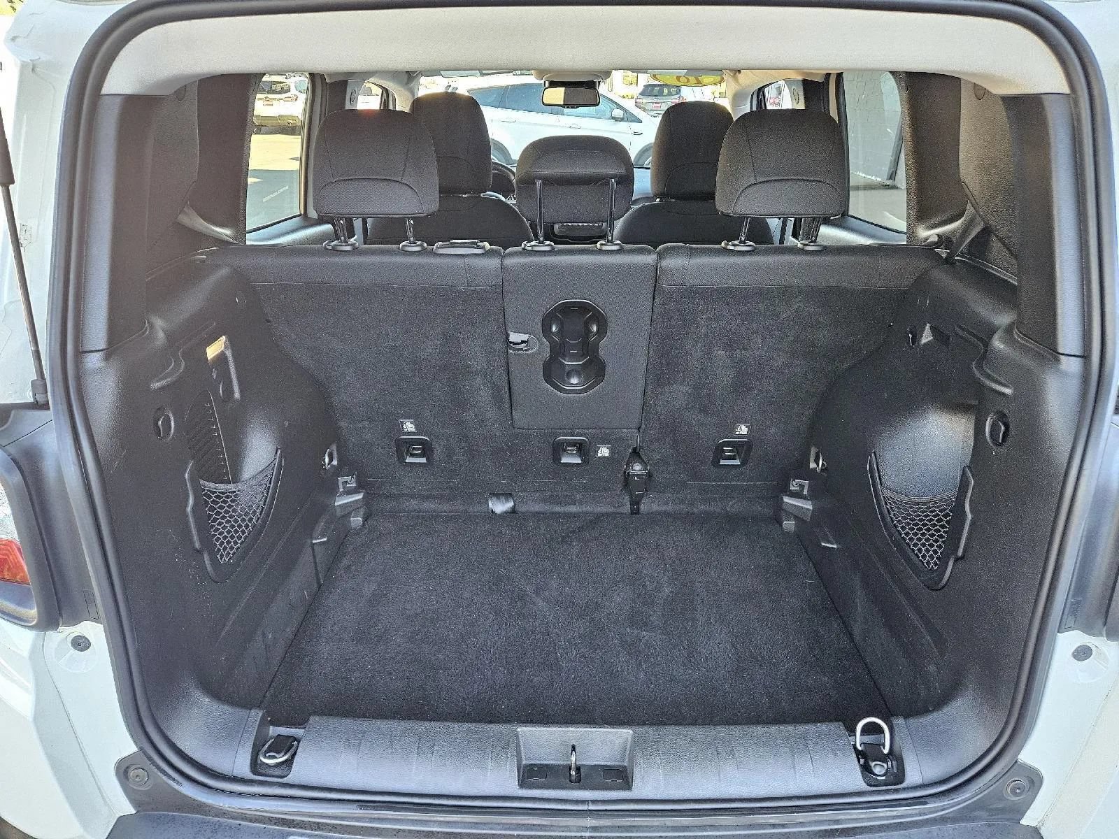 Used 2018 Jeep Renegade Latitude w/ Cold Weather Group FWD image 15
