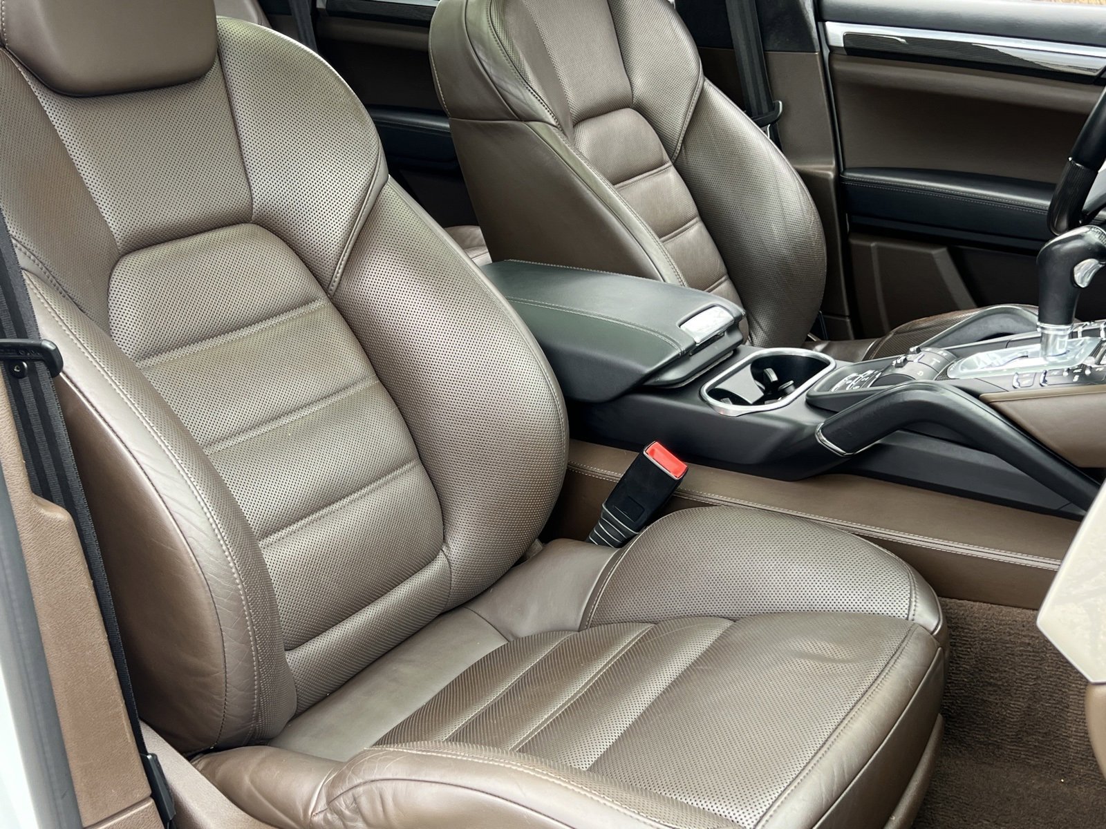 Used 2016 Porsche Cayenne Turbo S image 17