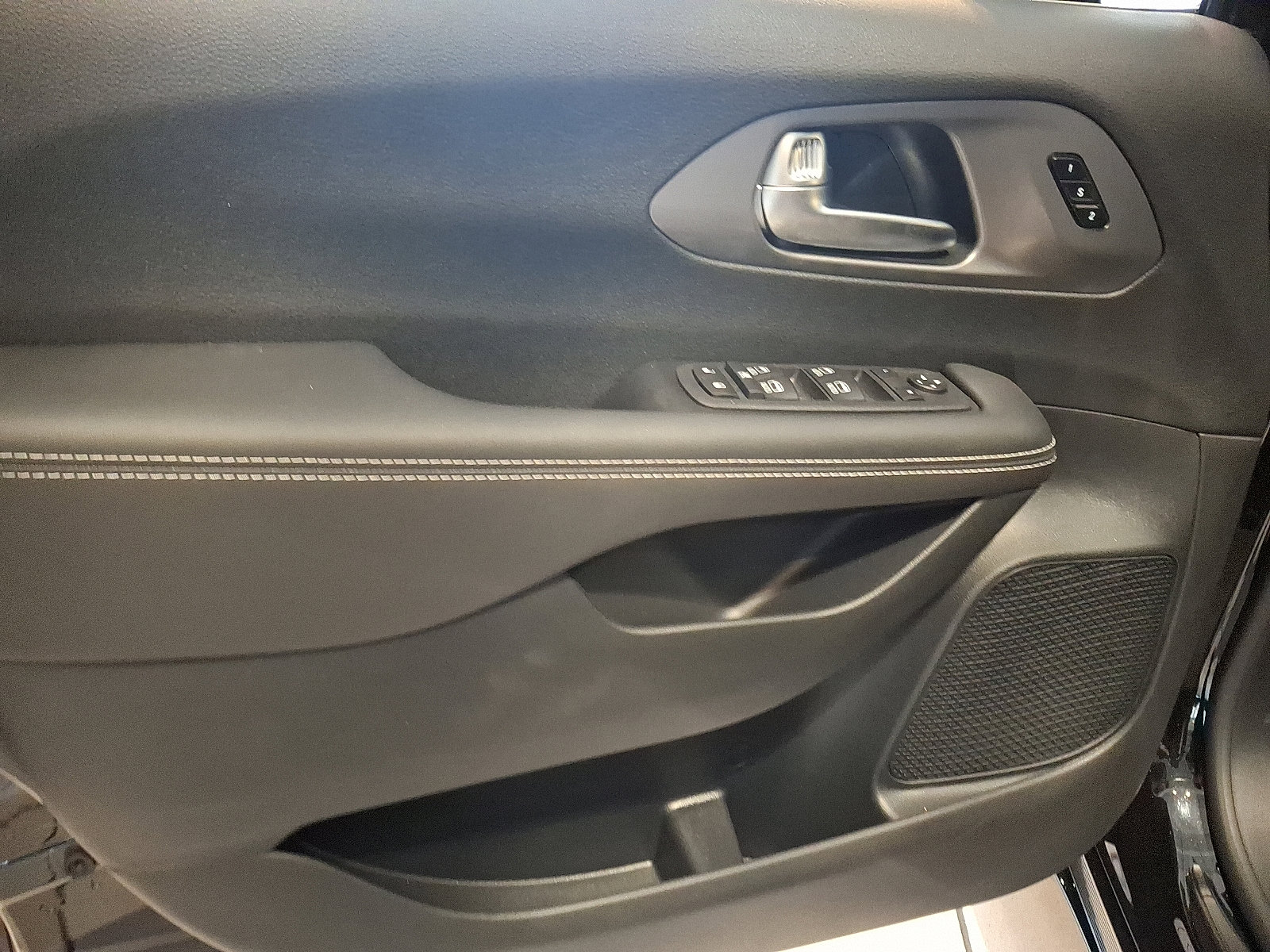 New 2026 Chrysler Pacifica Select image 9