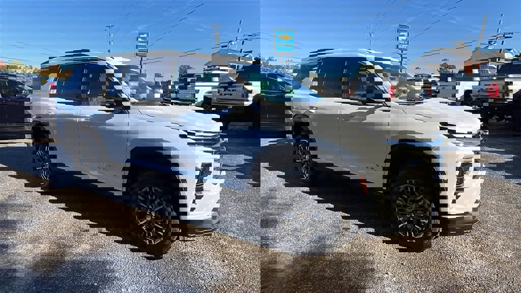 New 2026 Chevrolet Traverse LT w/ Driver Confidence Package image 3