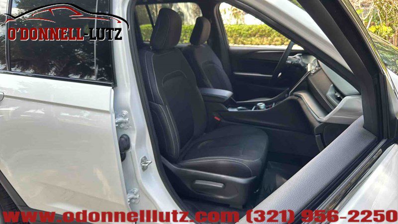 Used 2024 Jeep Grand Cherokee Laredo X w/ Luxury Tech Group I AWD/4WD image 13