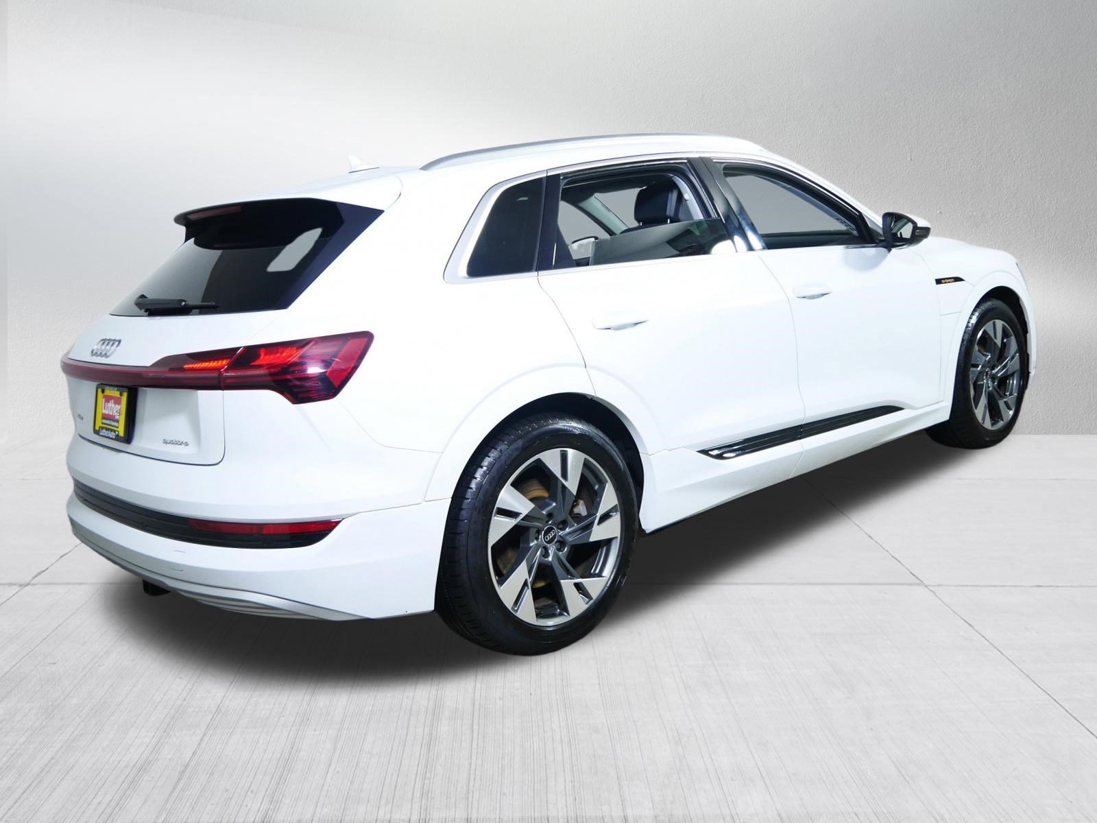 Used 2021 Audi e-tron Premium w/ Towing Package image 7