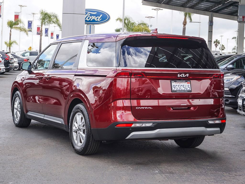 Used 2024 Kia Carnival LX FWD image 5